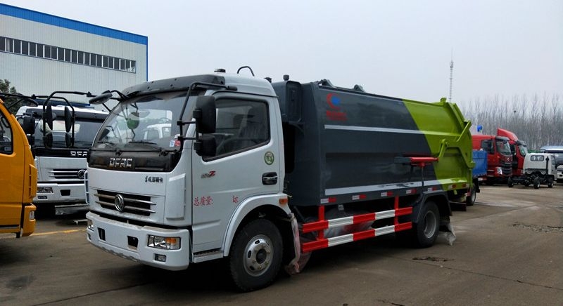 東風(fēng)8方側(cè)裝壓縮式垃圾車